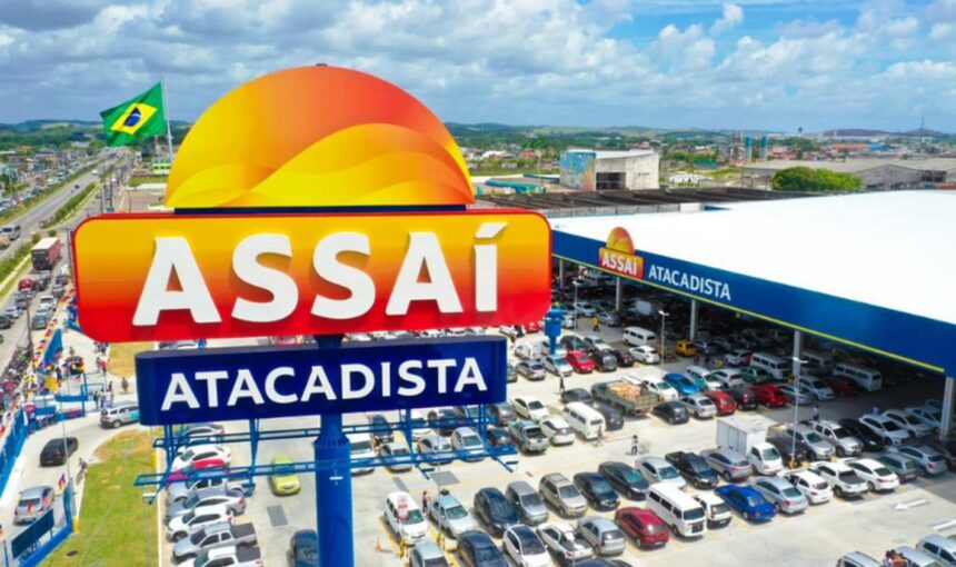 Assaí Atacadista abre vagas para Cartazista, Empacotador(a), Chefe Atendimento e mais 02 funções