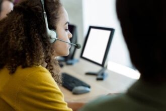 NÃO EXIGE EXPERIÊNCIA! Clinica Médica contrata Operador de telemarketing Ativo -  R$ 1.634,77 + benefícios