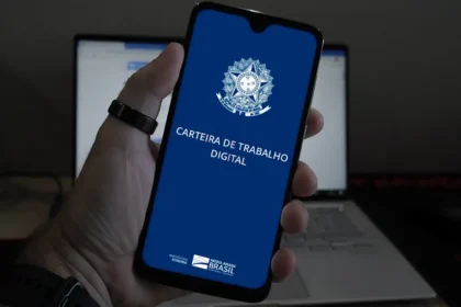 carteira de trabalho digital em smartphone